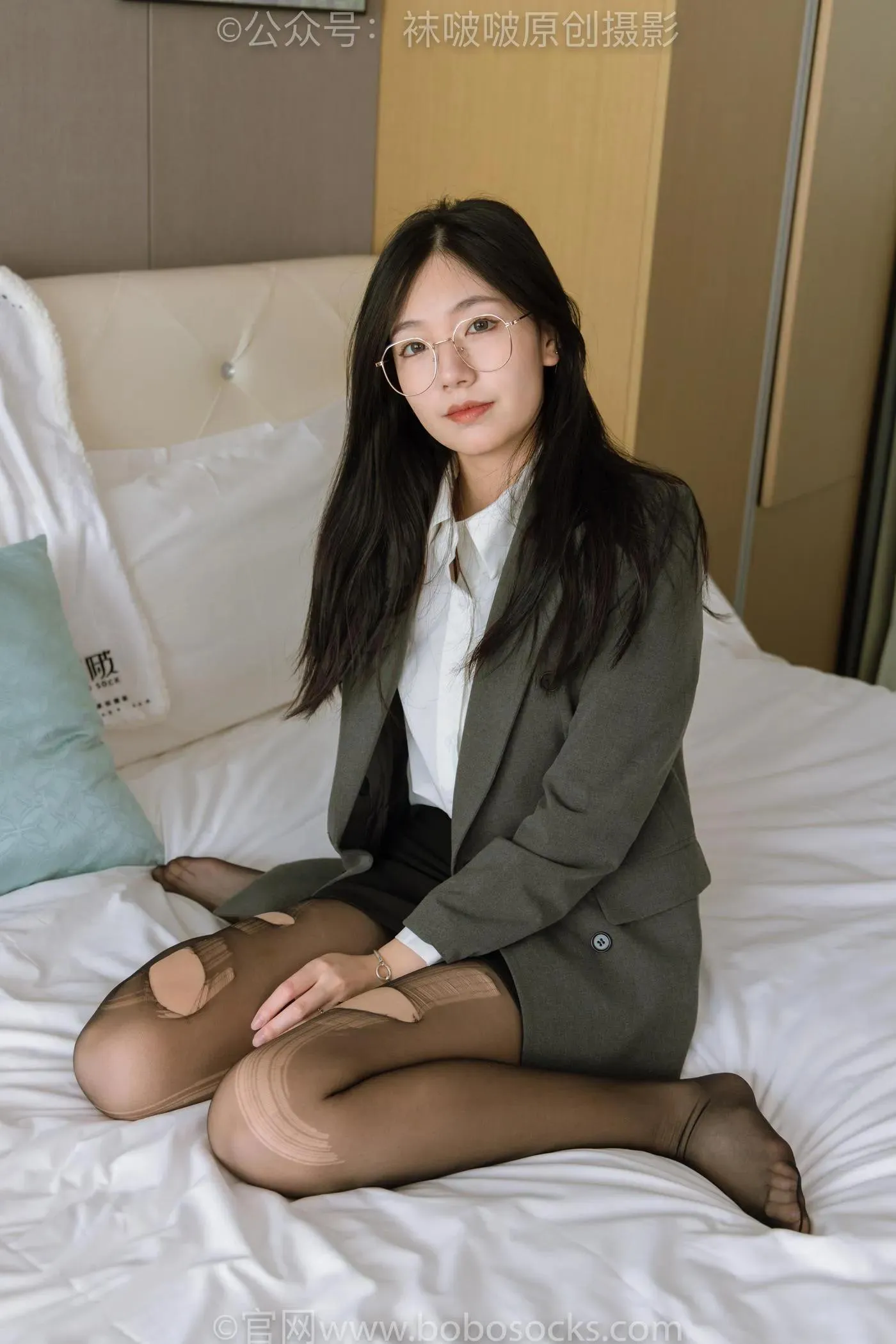 [BoBoSocks袜啵啵]NO.179 小甜豆-OL制服、高跟鞋、黑丝、撕丝袜剧情 [140P]插图3